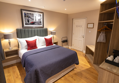 King-Deluxe-Ensuite with Bath-Garden View-Room 1